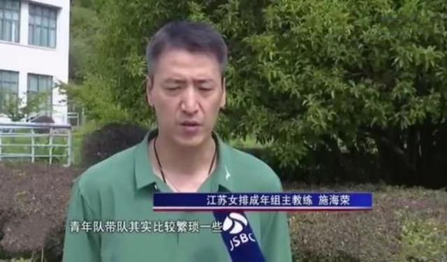 这三张剧照主打脱衣舞男的“妖娆妩媚”，尤其是查宁·塔图姆的男色，更是秀色可餐。