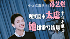 *王许梅：杨幂饰演的王许梅以一袭红色毛衣成为全片亮点。